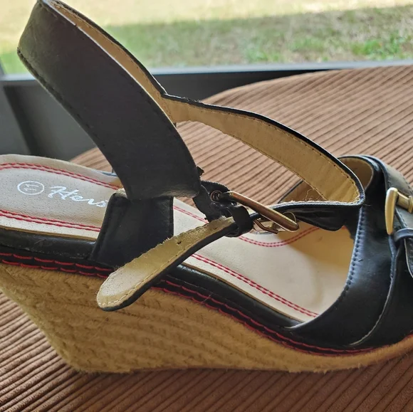 Women's open toe platform ankle strap open toe wedge sandals. Size 11. - Picture 5 of 15